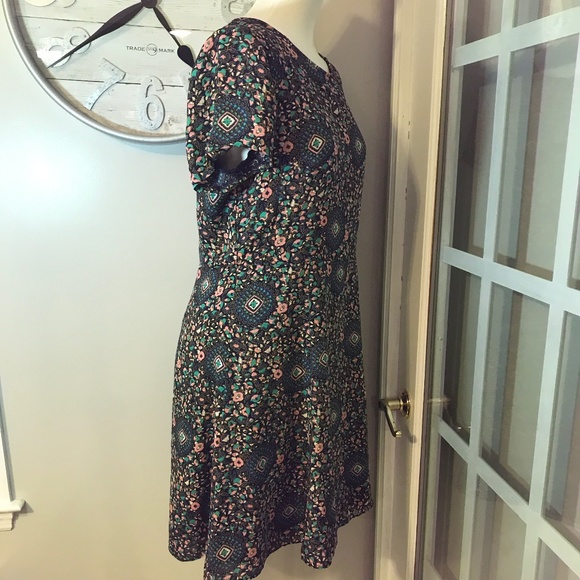 J. Crew scoop neck  floral flutter dress - Picture 6 of 16